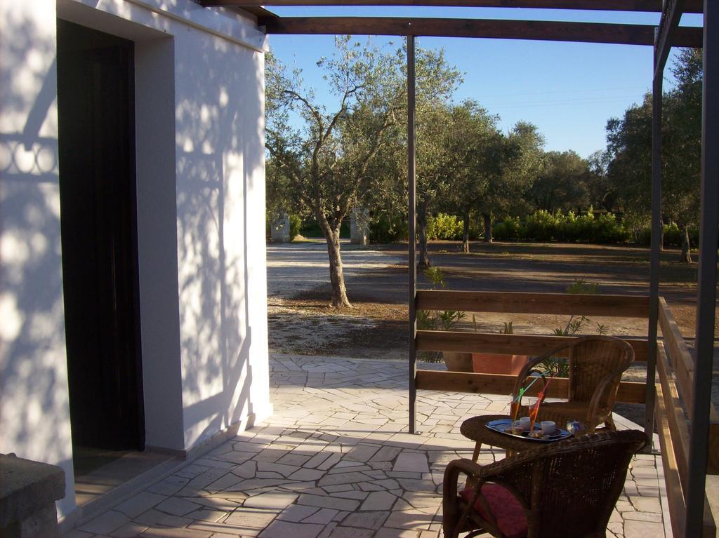 Otranto Le Sancinare Bed & Breakfast Casamassella ภายนอก รูปภาพ