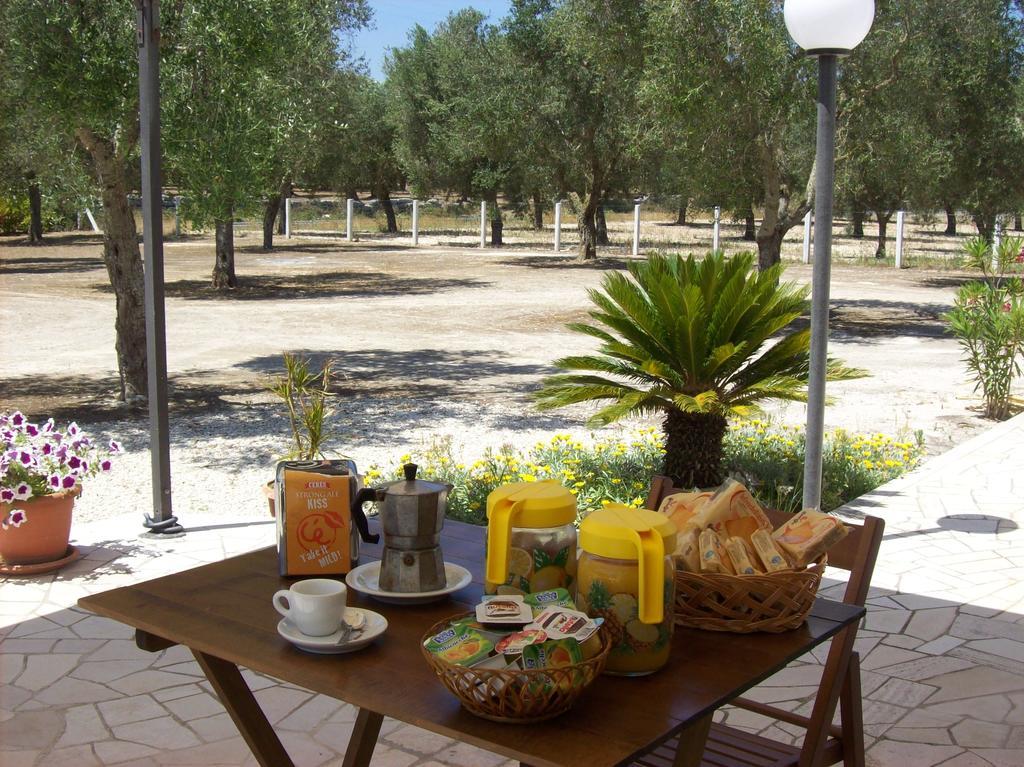 Otranto Le Sancinare Bed & Breakfast Casamassella ภายนอก รูปภาพ