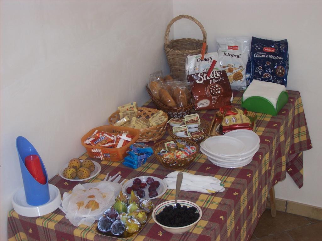 Otranto Le Sancinare Bed & Breakfast Casamassella ภายนอก รูปภาพ